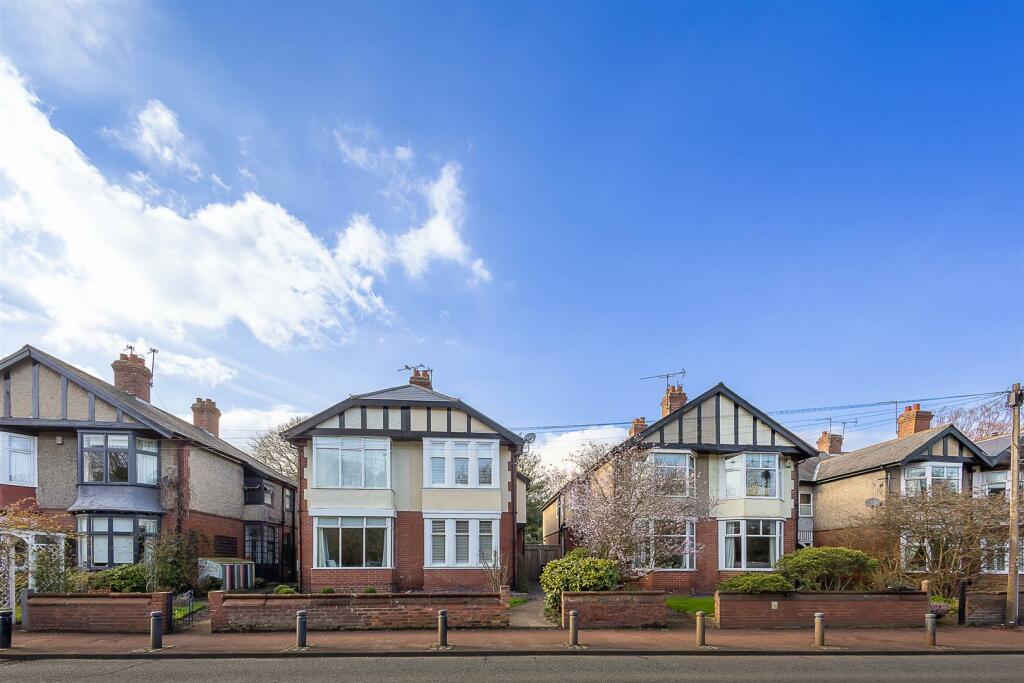 3 bedroom semidetached house for sale in Haddricks Mill Road, South