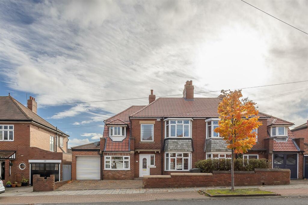 4 bedroom semidetached house for sale in Kenton Lane, Gosforth