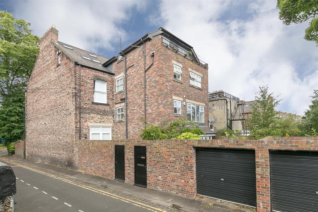 2 bedroom town house for sale in Tankerville Terrace, Jesmond