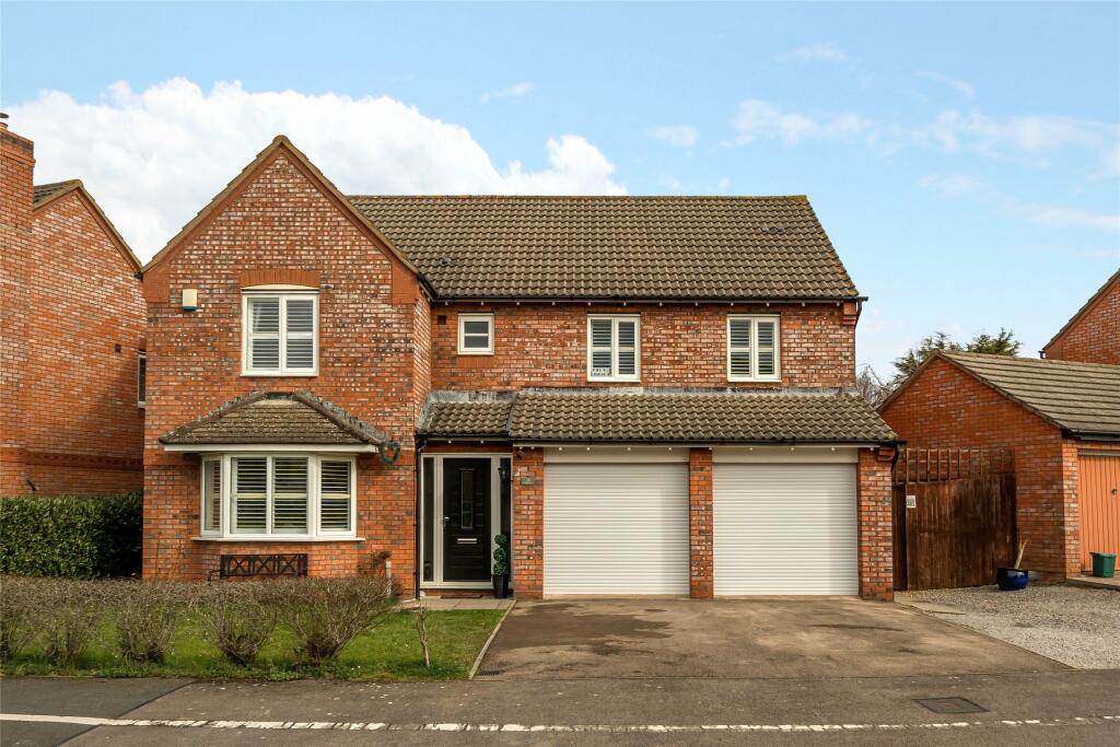 5 bedroom detached house for sale in Hathorn Road, Hucclecote