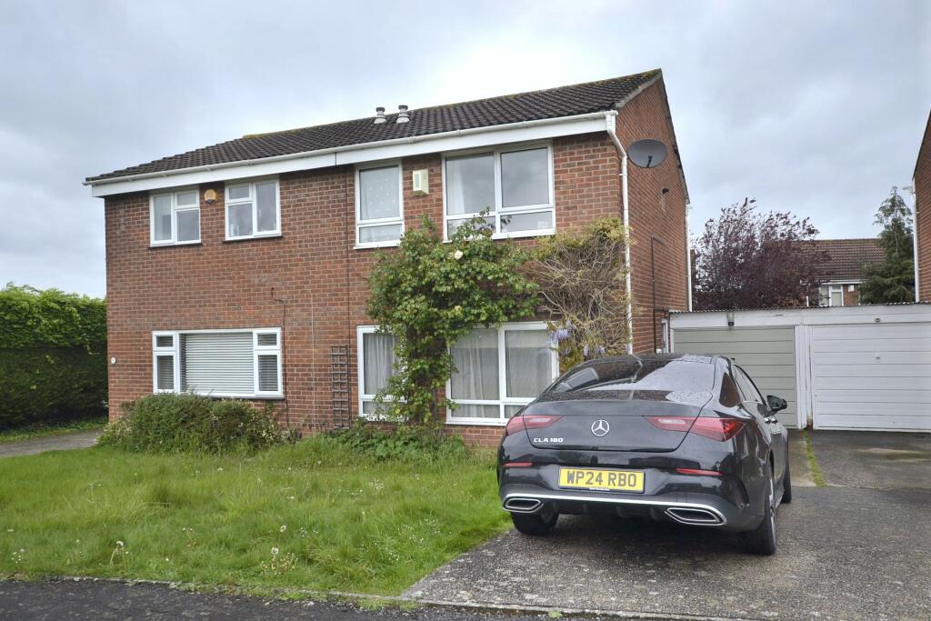 3 bedroom semidetached house for sale in Theyer Close, Brockworth