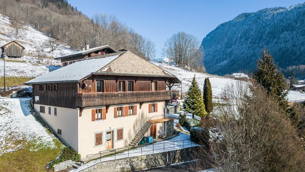 6 bedroom home in Montriond, Haute-Savoie...