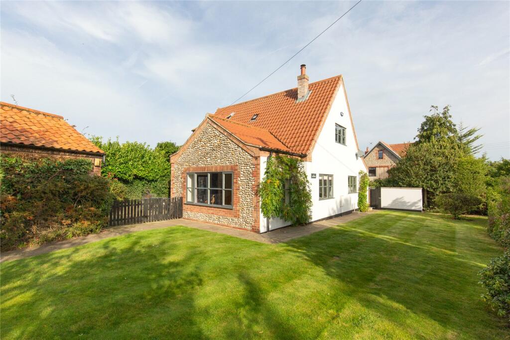 3 bedroom detached house for sale in Langham Road, Blakeney, Holt