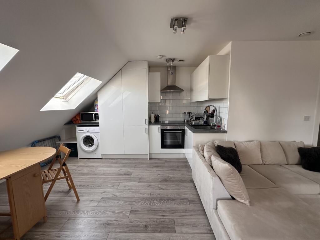 Main image of property: 12 London Road , Hemel Hempstead, 