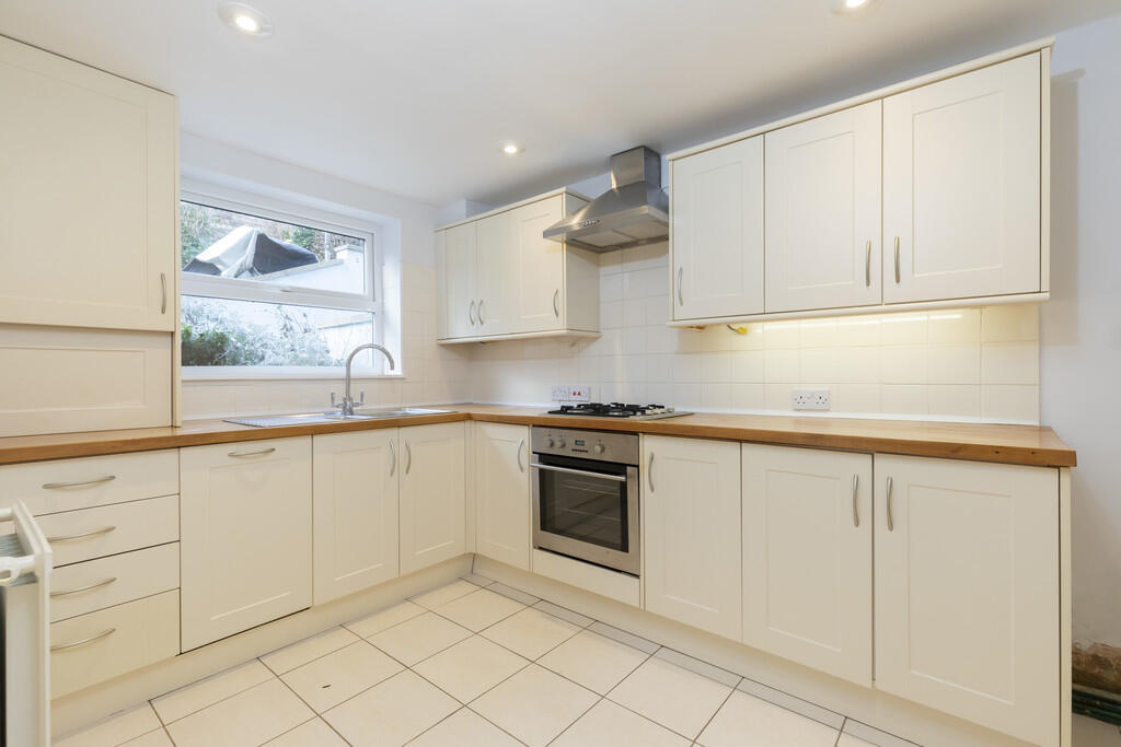 Main image of property: Kings Road, Cheltenham GL52 6BH