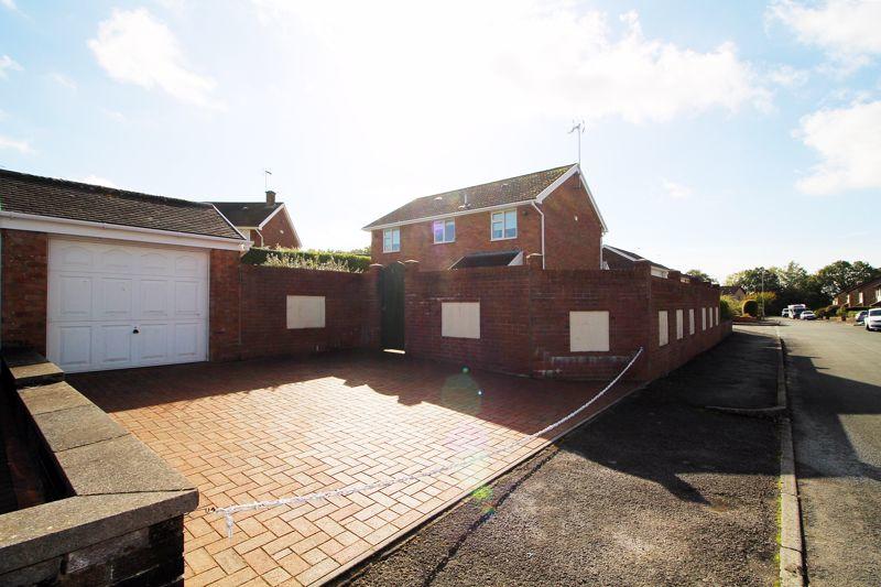 4 bedroom detached house for sale in Heol Iscoed, Efail Isaf