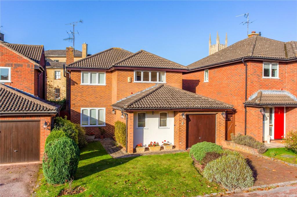 4 bedroom detached house for sale in Drakes Place, Cheltenham, GL50