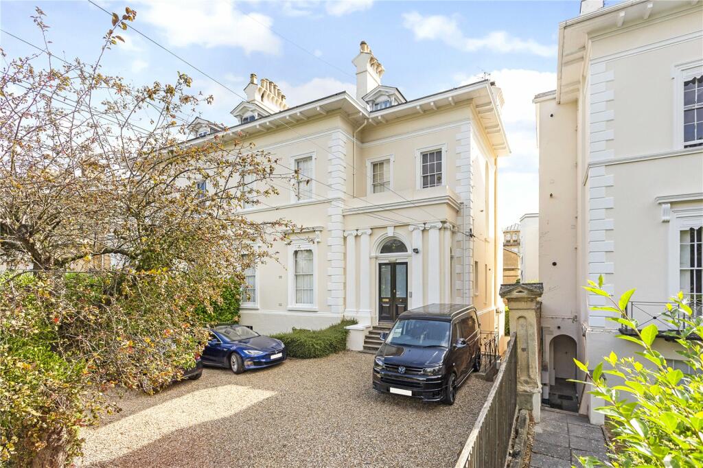 3 bedroom penthouse for sale in Douro Road, Cheltenham, Gloucestershire, GL50