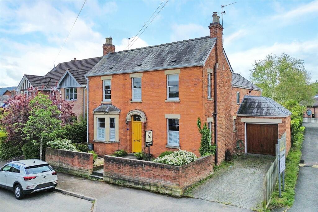 4 bedroom detached house for sale in Lyefield Road East, Charlton Kings, Cheltenham, Gloucestershire, GL53