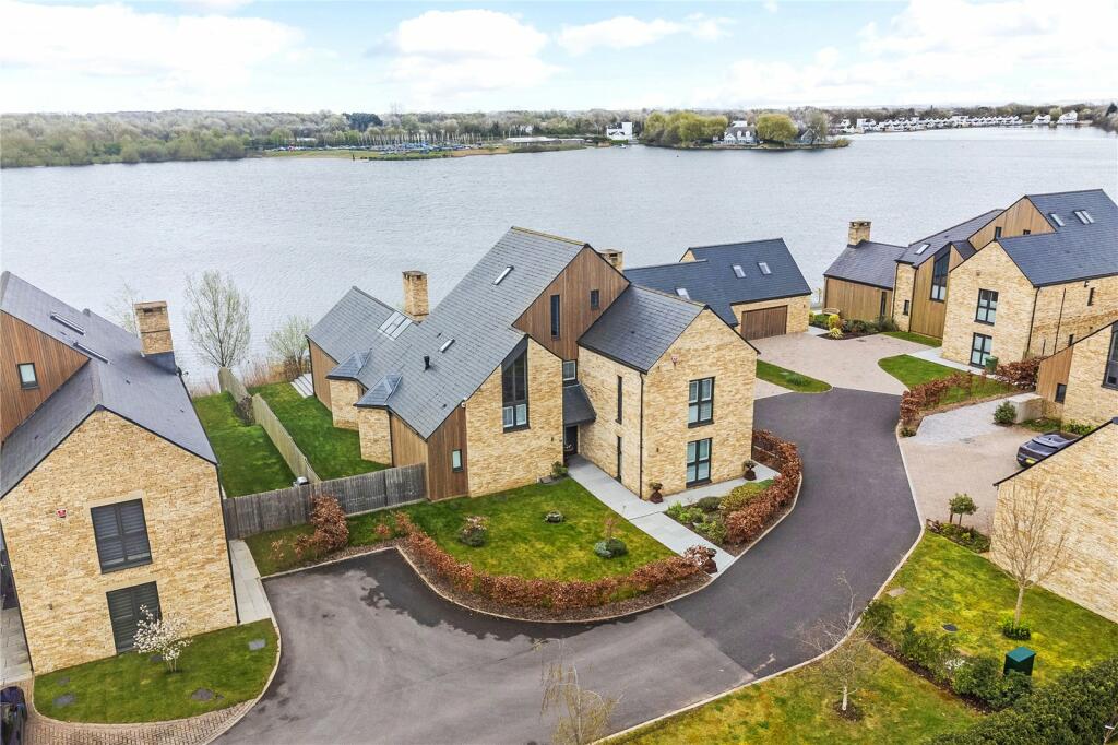 5 bedroom detached house for sale in Huxley Court, South Cerney