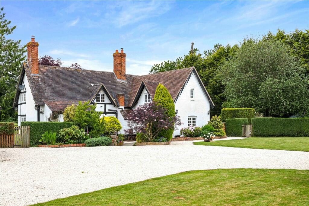 4 bedroom detached house for sale in Lower Apperley, Gloucestershire, GL19