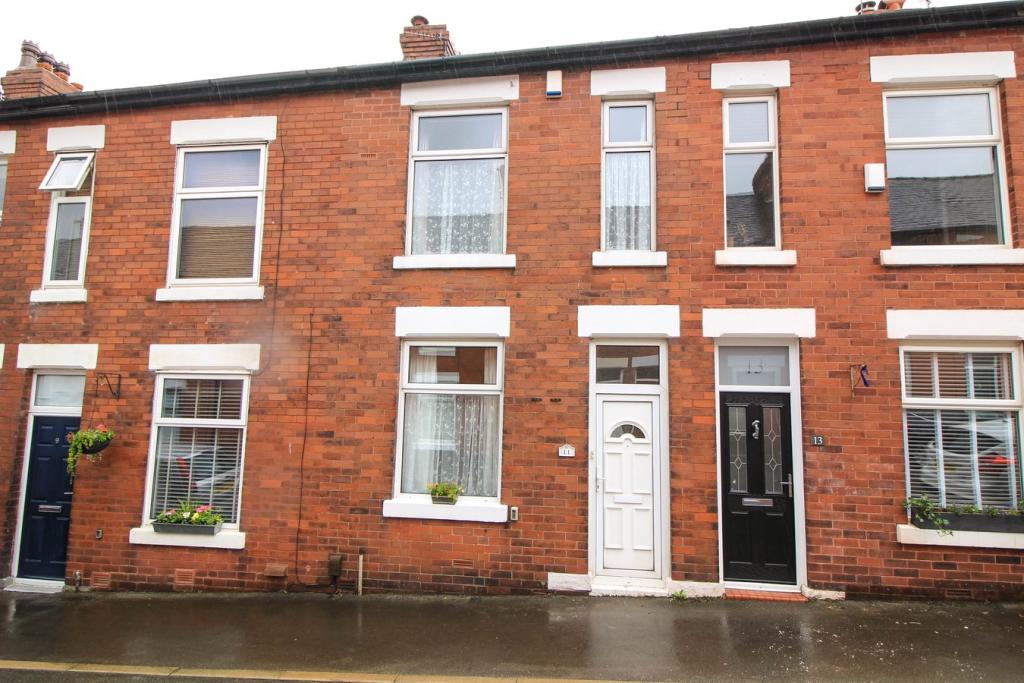 2 bedroom terraced house for sale in East Vale, Marple, Stockport, SK6