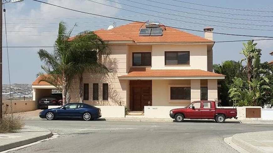 5 bed Villa in Larnaca, Krasa