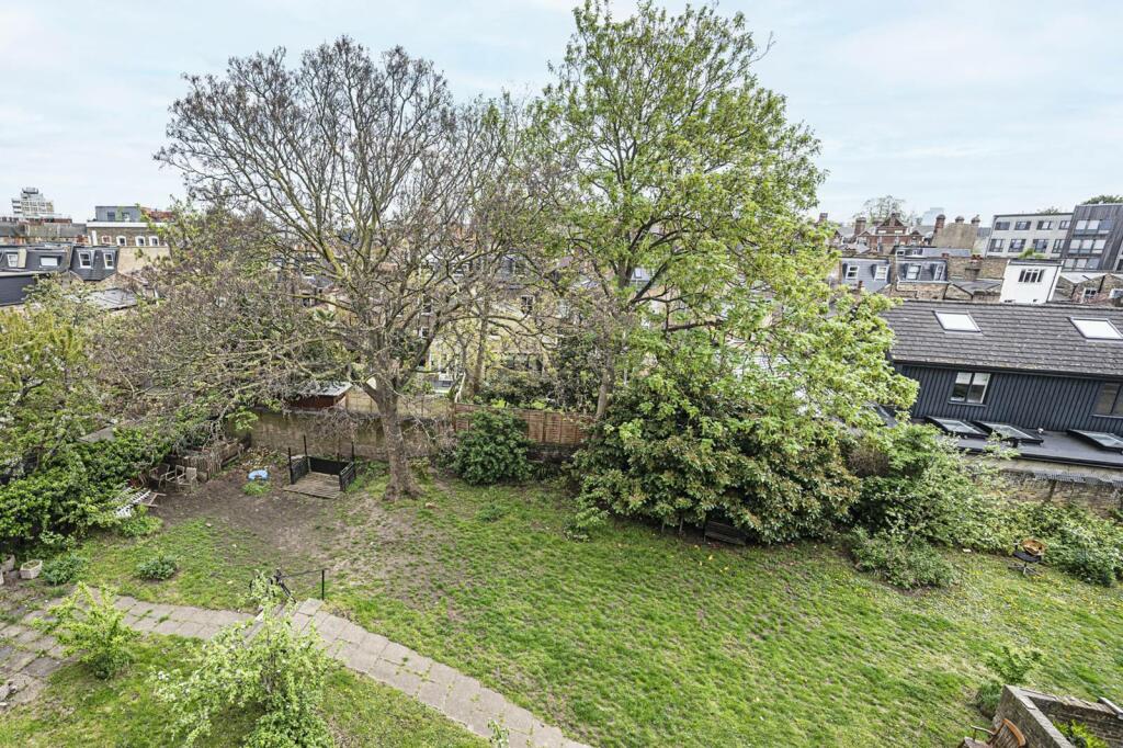 2 bedroom for sale in Aden Grove, Stoke Newington, London, N16