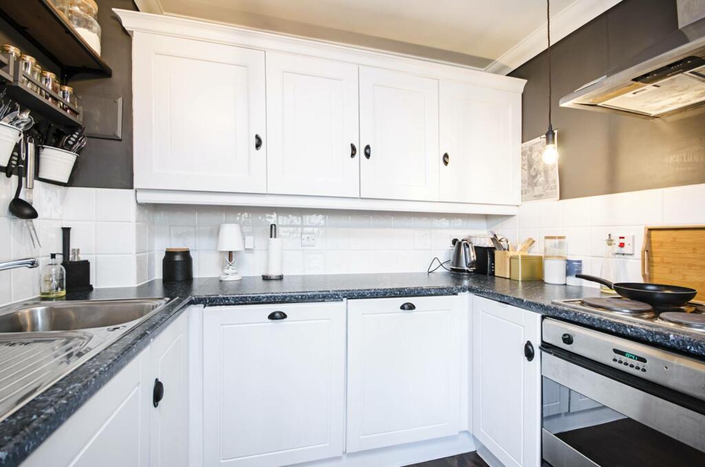 1 bedroom flat for rent in Stoke Newington High Street, Stamford Hill