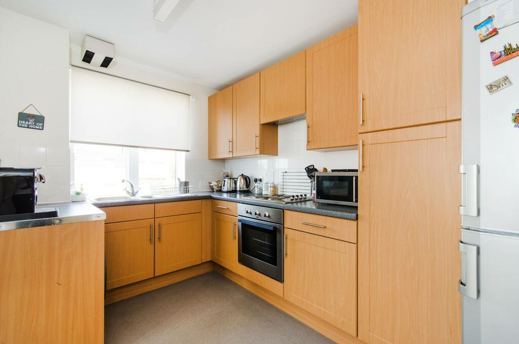 2 bedroom flat for sale in Bannister House, Wealdstone, Harrow, HA3