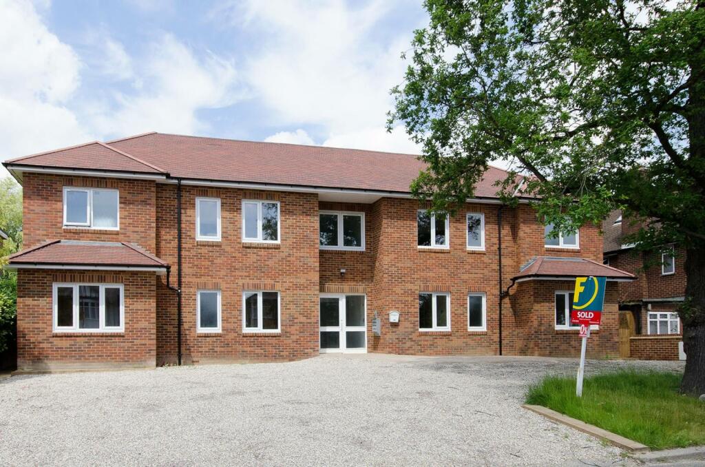 3 bedroom flat for sale in Wood End Road, Harrow, HA1