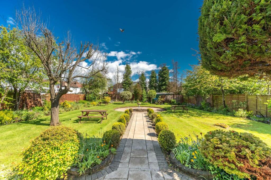 4 bedroom detached house for sale in Preston Hill, Preston, Harrow, HA3