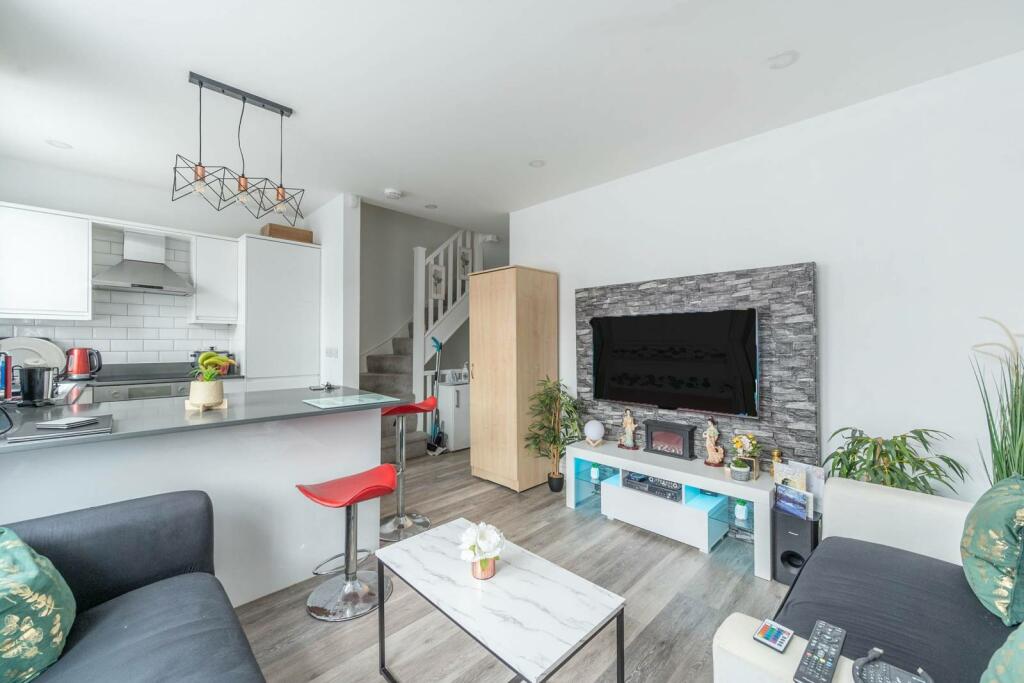 2 bedroom for sale in Lance Road, West Harrow, Harrow, HA1