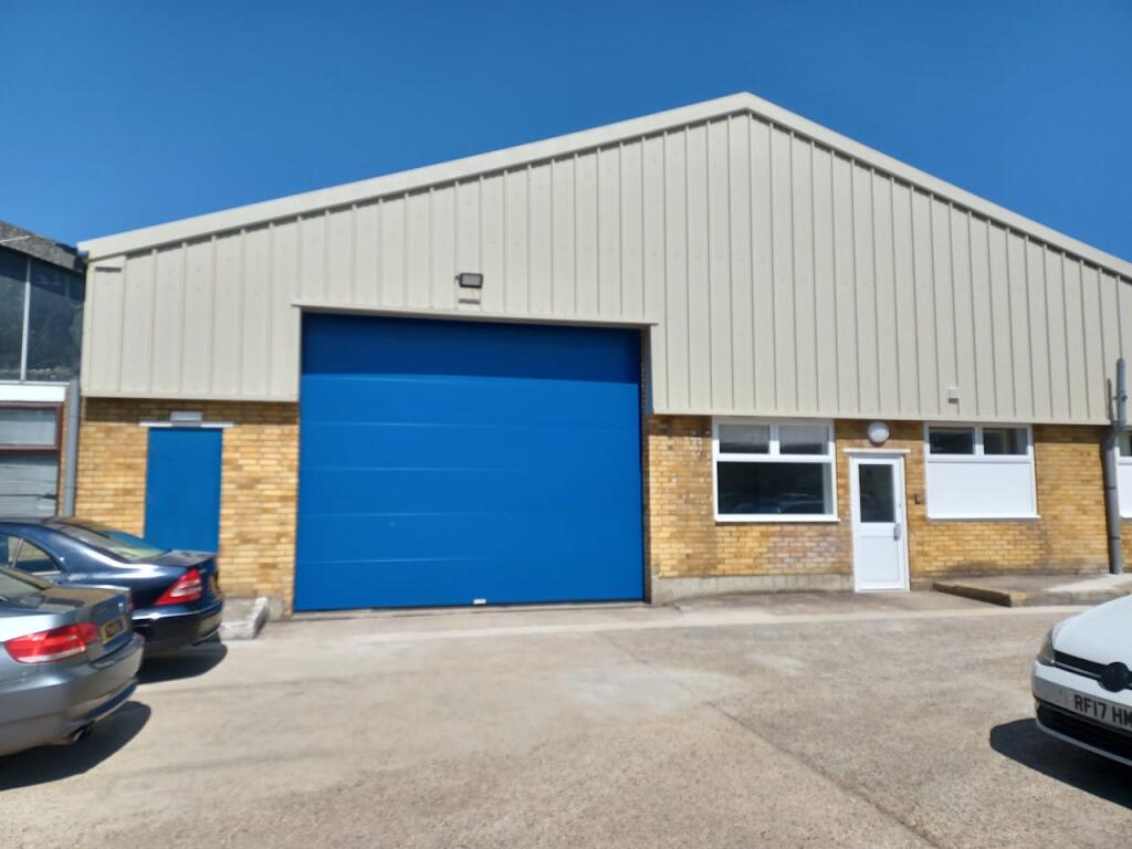 Warehouse to lease in Unit 1B, Chertsey Road Industrial Estate, West