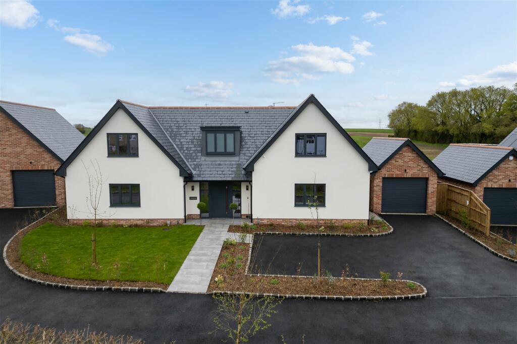 5 bedroom detached house for sale in Wicken Road, Clavering, CB11