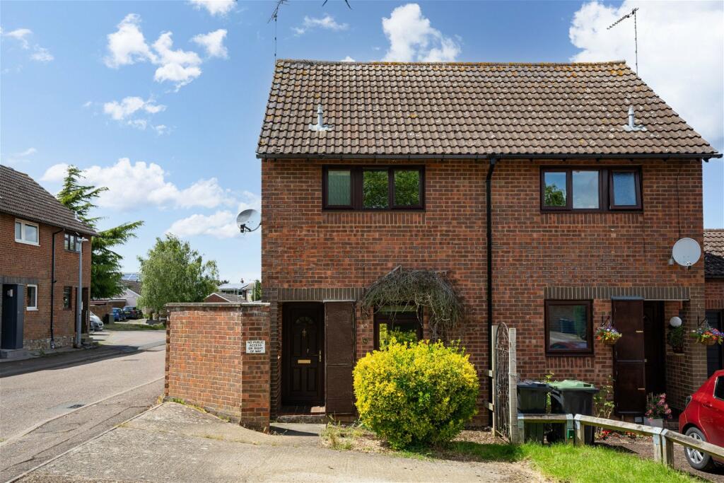 2 bedroom semidetached house for sale in Loompits Way, Saffron Walden