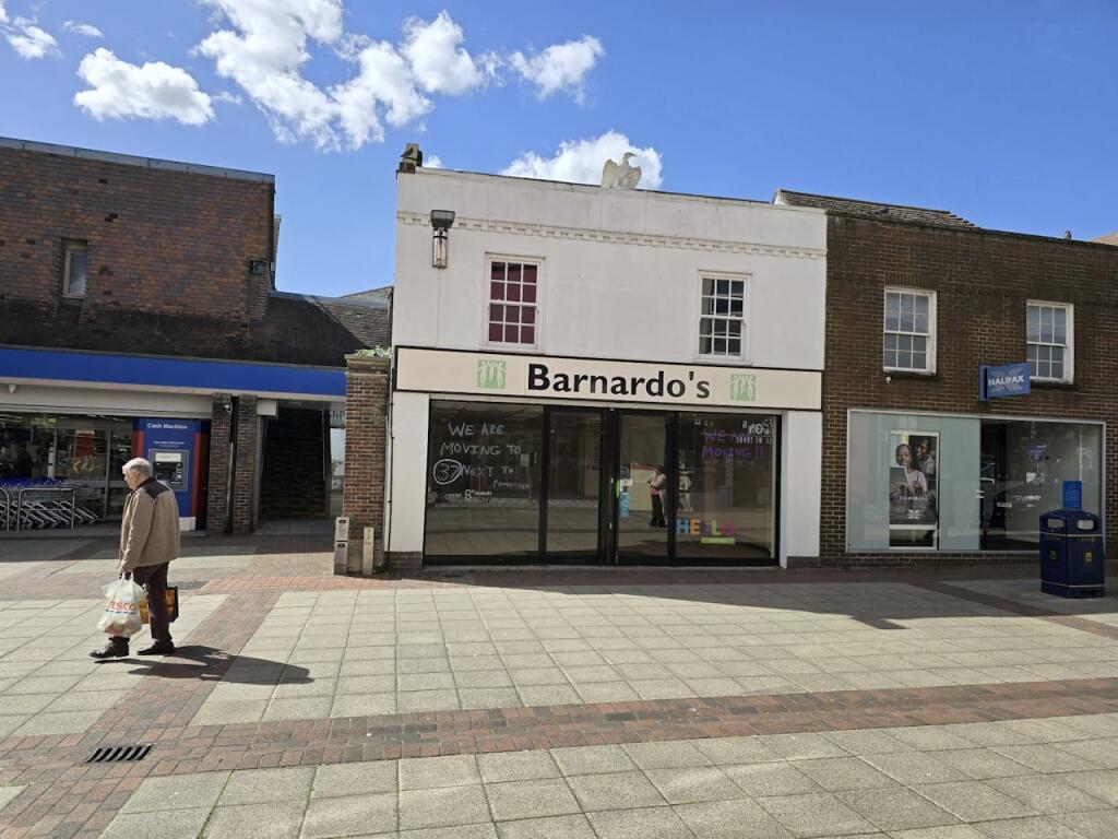 High street retail property to lease in 14 High Street, Cosham ...