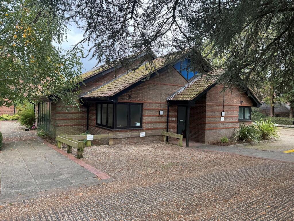 Main image of property: Hillfield House, 3 Bassett Avenue, Southampton, SO16 7DP