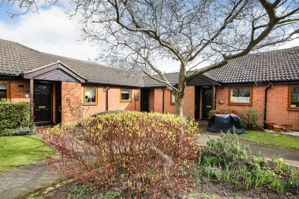 2 bedroom bungalow for sale in Ferrieres Close, Dunchurch, Rugby, CV22