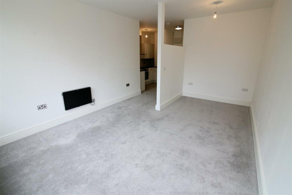 Additional property image - Flat 2 Symington House, Market Street, Rugby
