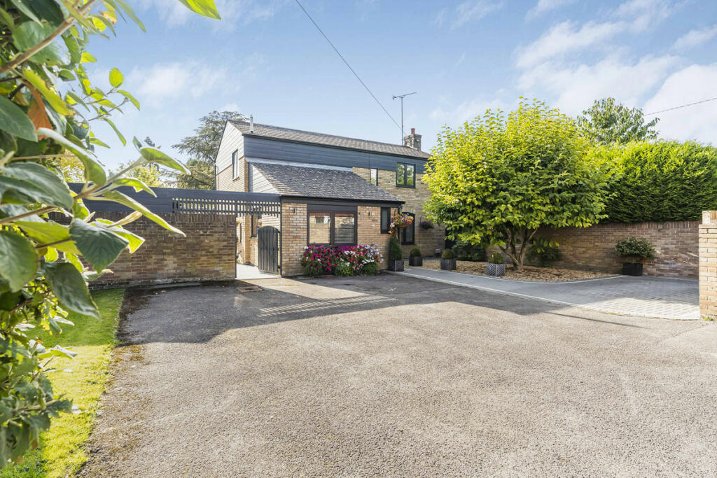 4 bedroom detached house for sale in North Street, Marcham, OX13