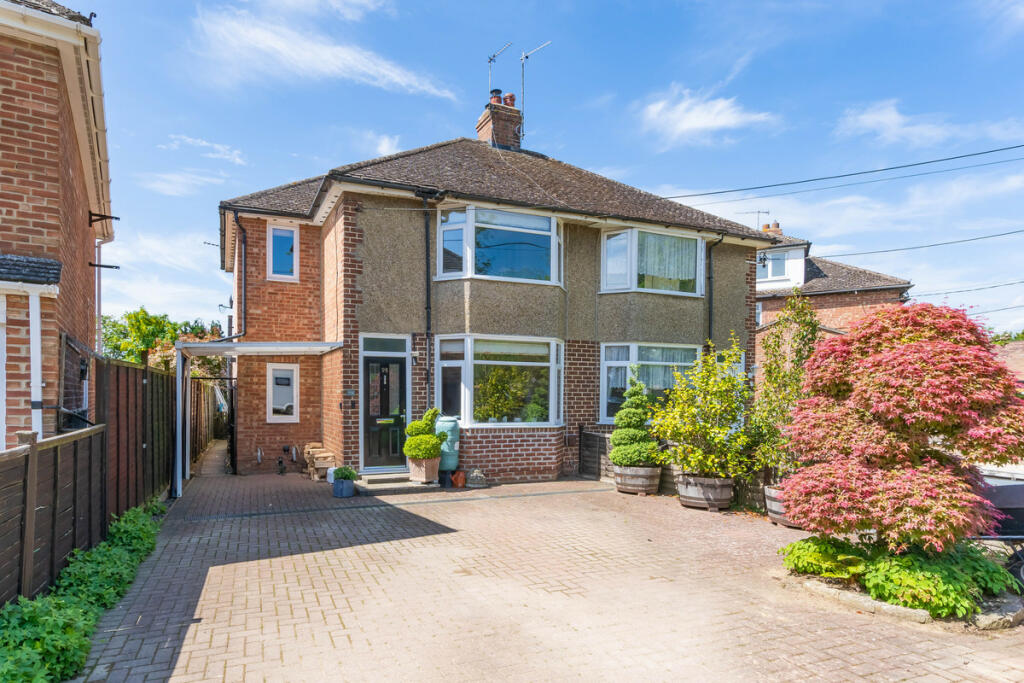 3 bedroom semidetached house for sale in Whitecross, Abingdon, OX13