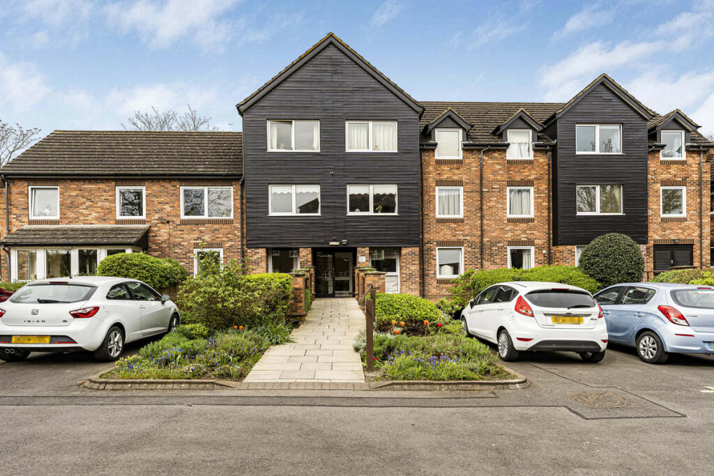 Main image of property: 22 Cygnet Court, Abingdon, OX14