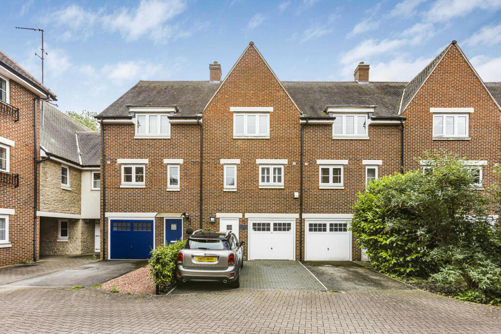 3 bedroom town house for sale in Thames View, Abingdon, OX14