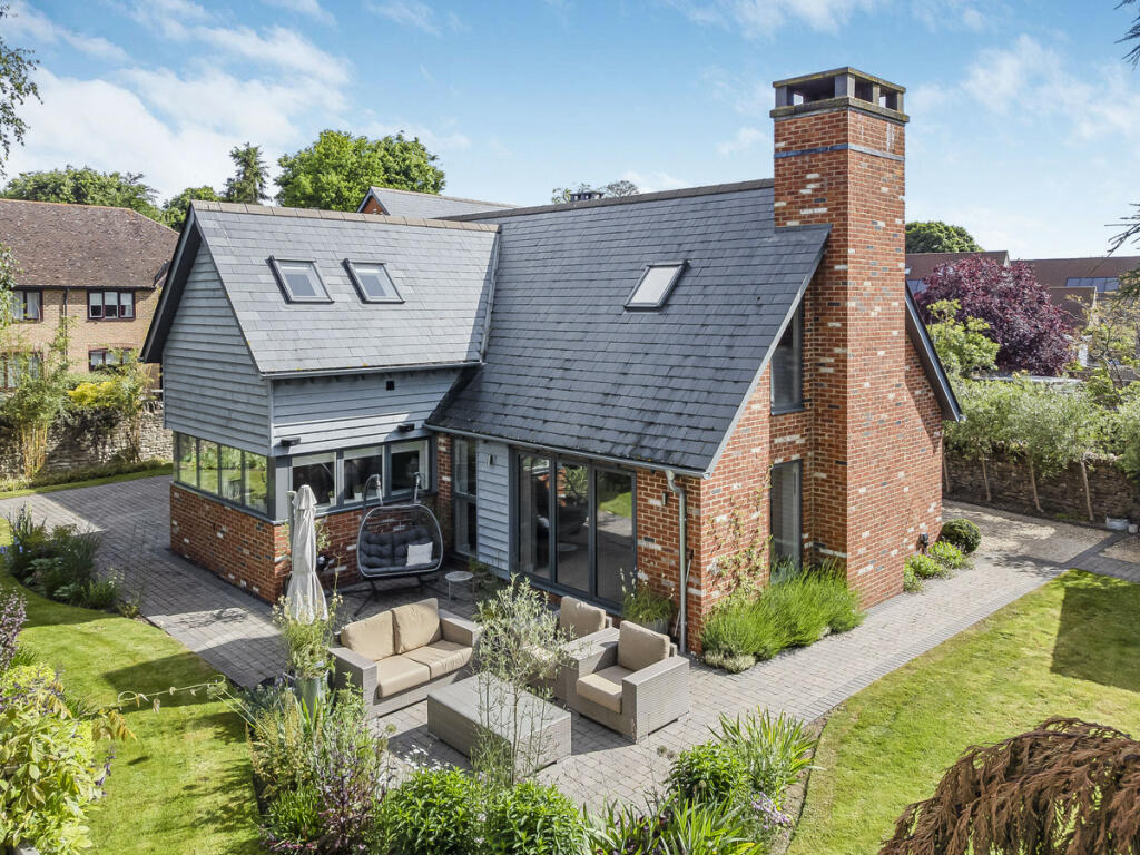 3 bedroom detached house for sale in Bakehouse Lane, Marcham, OX13