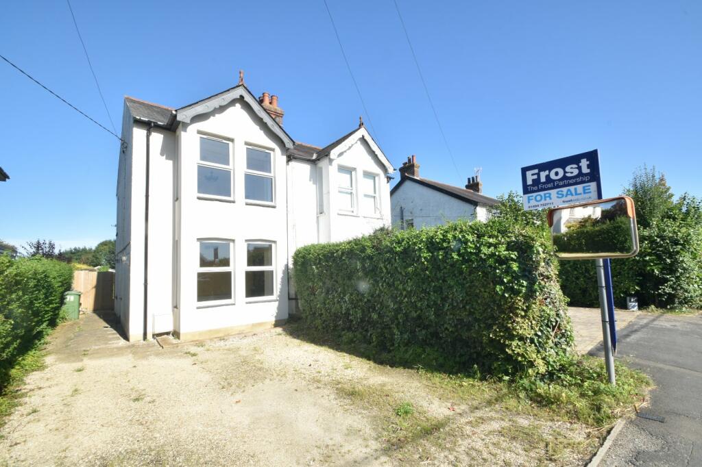 3 bedroom semidetached house for sale in Road, Prestwood