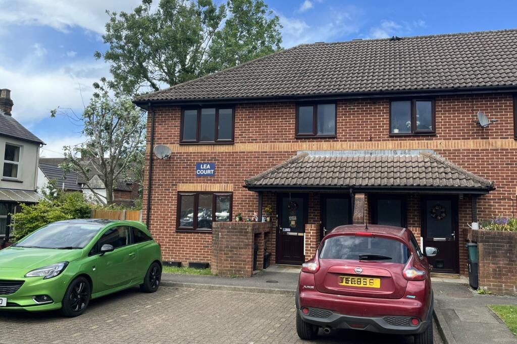 1 bedroom for rent in Lea Court, Orchard End Avenue