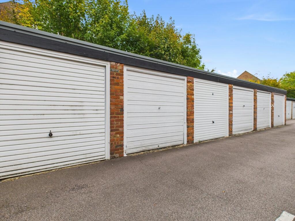 Main image of property: Wayside Court, Chesham Road, Amersham, Buckinghamshire, HP6