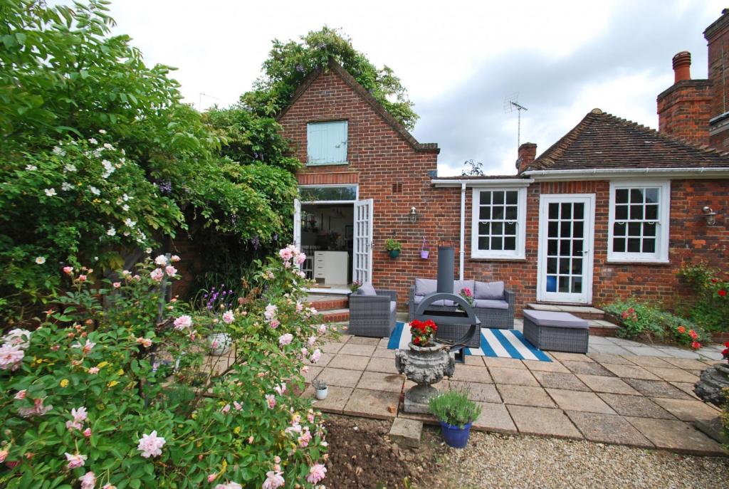 4 bedroom bungalow for sale in Sandelswood End, Beaconsfield, Buckinghamshire, HP9
