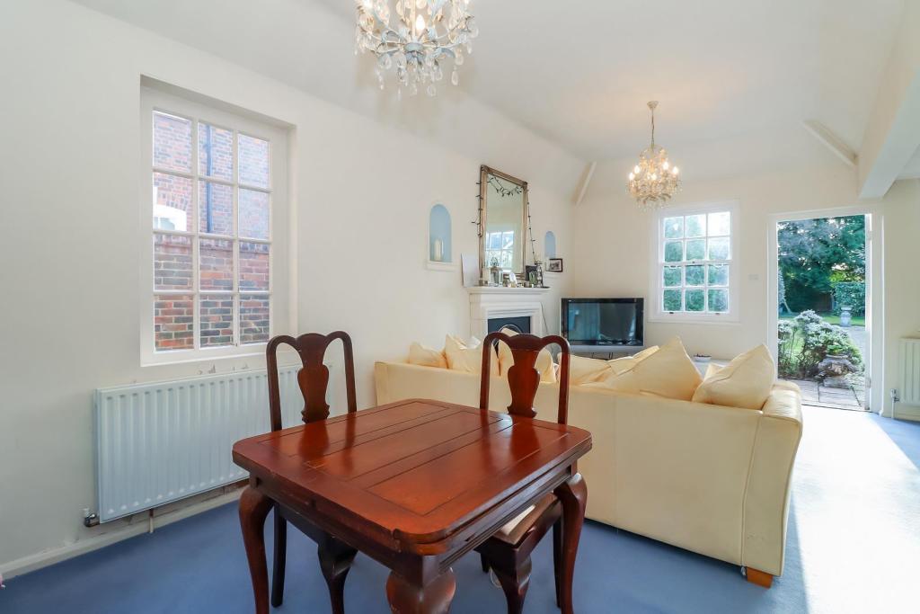 4 bedroom bungalow for sale in Sandelswood End, Beaconsfield, Buckinghamshire, HP9