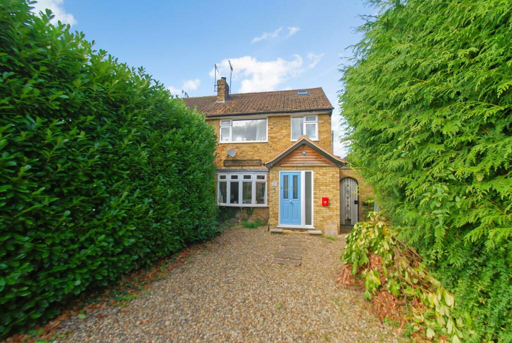 4 bedroom semidetached house for sale in Derehams Lane, Loudwater