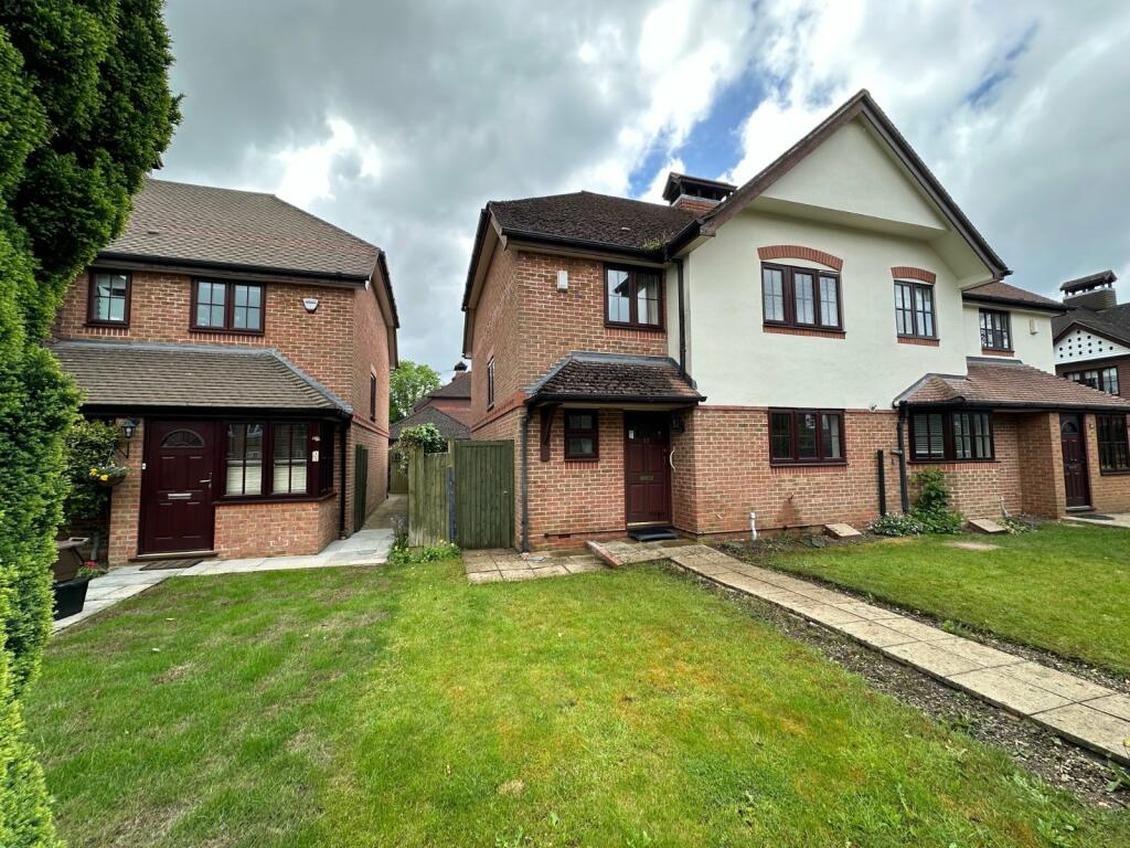 3 bedroom semidetached house for sale in Gregories Road, Beaconsfield