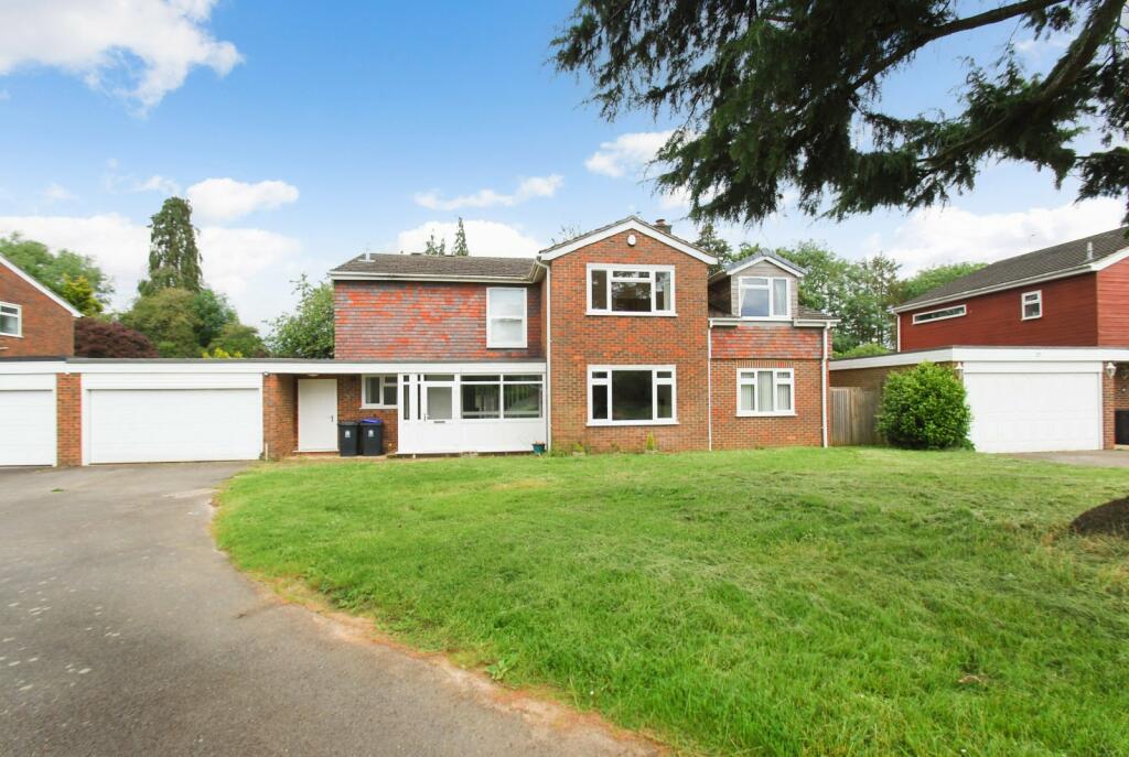 4 bedroom detached house for sale in Seagrave Road, Beaconsfield