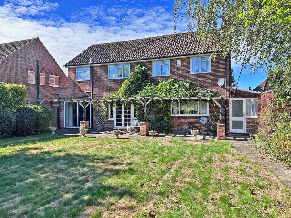Main image of property: Holly Close, Farnham Common, Buckinghamshire, SL2