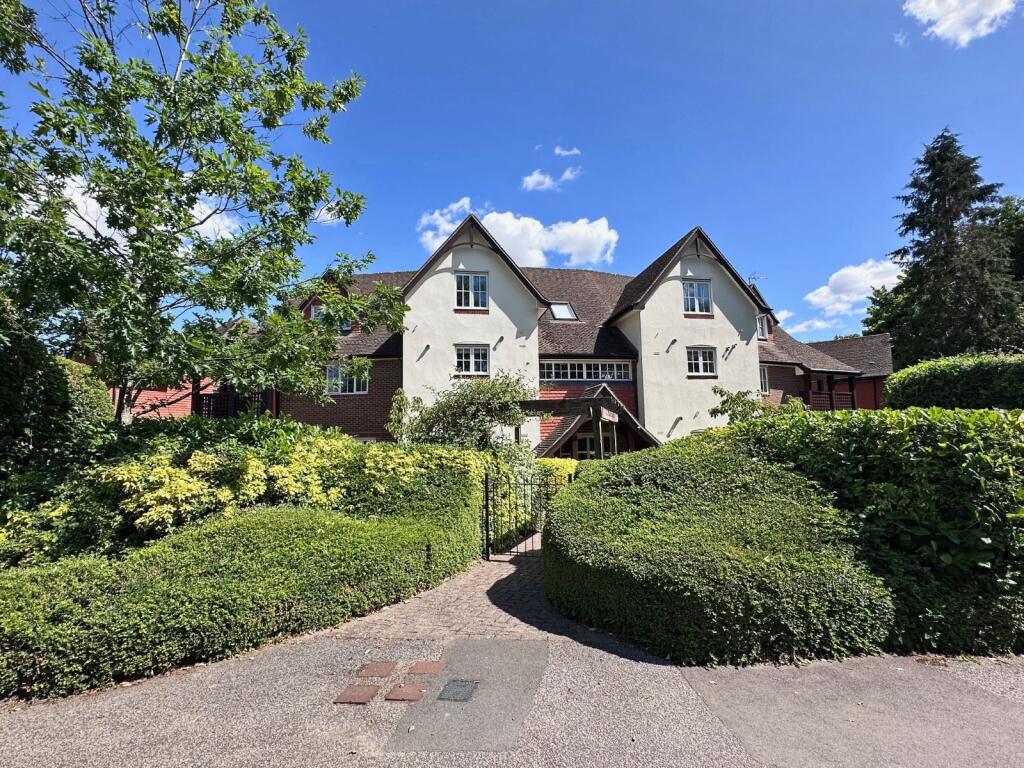 Main image of property: Candlemas Oaks, Beaconsfield, Buckinghamshire, HP9