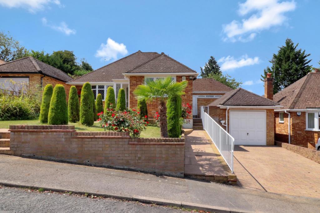 4 bedroom detached bungalow for sale in Parsonage Road, Chalfont St
