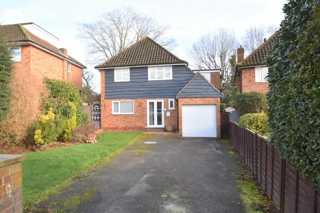4 bedroom detached house for sale in Bunby Road, Stoke Poges, Buckinghamshire, SL2