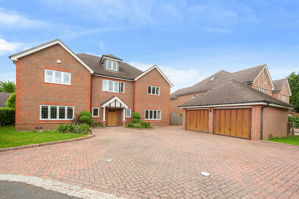 5 bedroom detached house for sale in Templemead, Gerrards Cross