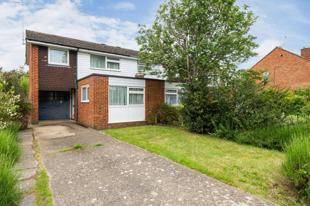 3 bedroom end of terrace house for sale in Vine Road, Stoke Poges, Buckinghamshire, SL2