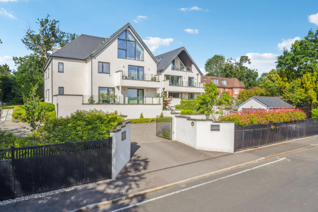 Main image of property: South Park Crescent, Gerrards Cross, Buckinghamshire, SL9